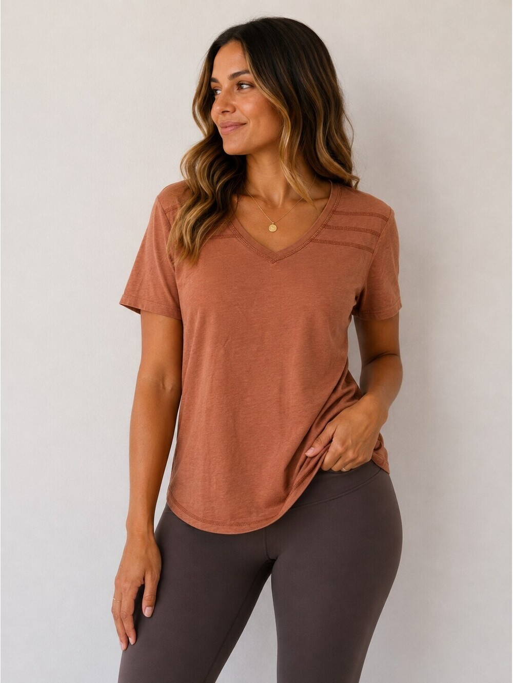 Kuhl Women's V-Neck Short Sleeve in Rust Brown, Size M